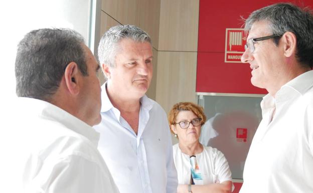 Junta y Ayuntamiento reconocen que faltan especialistas en el Centro de Salud de Adra