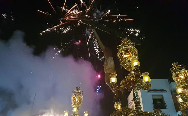Globos biodegradables en honor al Cristo de la Luz de Dalías