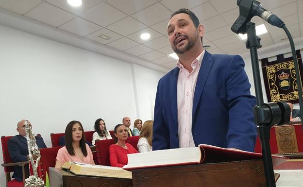 Sergio Aguilar cede el testigo a Ismael Torres en el Grupo Municipal Socialista