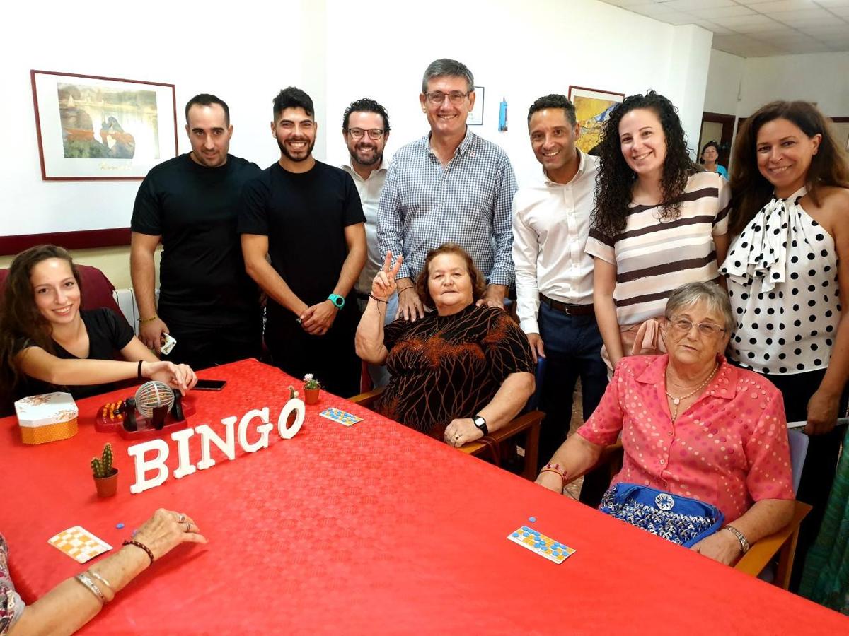 Jornada de juegos, risas y abrazos en la Residencia Ciudad de Adra