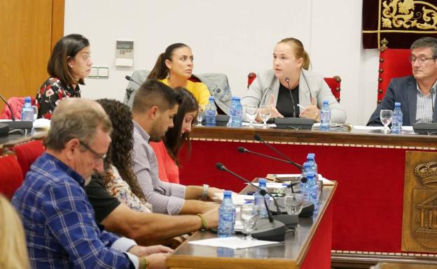 El Ayuntamiento de Adra reagrupa la deuda con los bancos, que supera los 13 millones