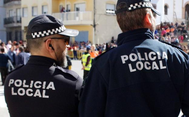 Adra convocará siete plazas de Policía Local