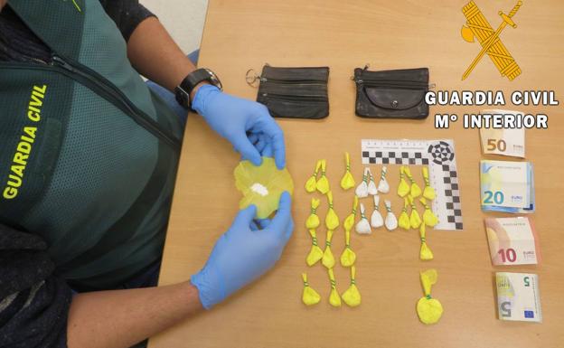 La Guardia Civil detiene a un activo vendedor de droga a domicilio en Adra