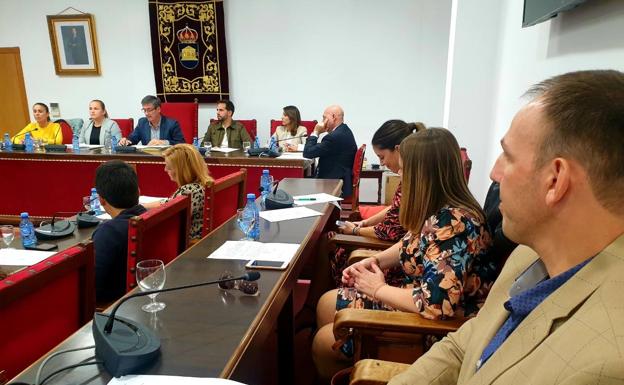 Adra «estudia» crear una pista de atletismo
