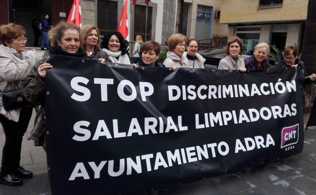 El juez obliga a pagar también los atrasos a las empleadas del servicio de limpieza de Adra