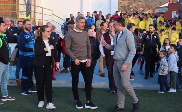 El campo de fútbol de Berja ya luce el nombre de Salva Sevilla