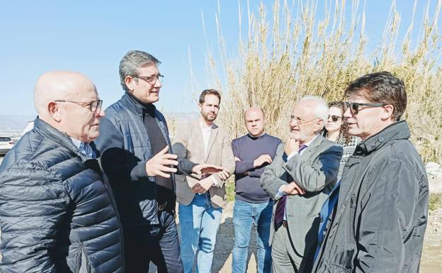 Costas se compromete a regenerar la playa de La Habana con vertidos de arena