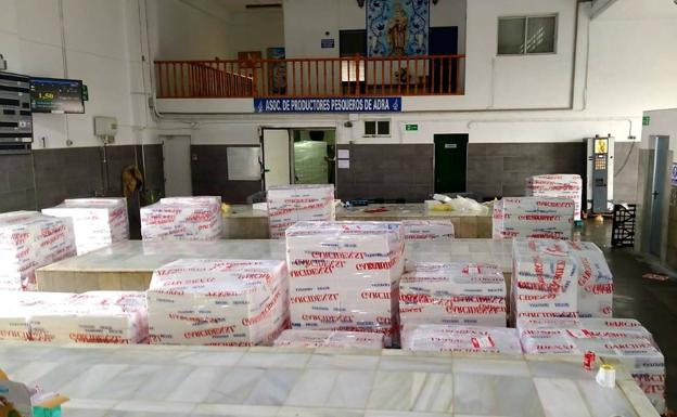 La lonja de Adra registra casi 60.000 kilos de boquerones en sólo cuatro días