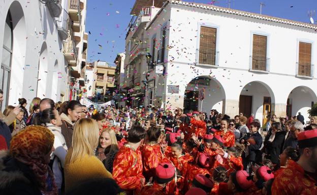 Berja expone los disfraces de Carnaval que han desfilado por sus calles en las últimas décadas