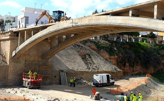 Cortés sugiere crear un carril bici en el puente de Puente del Río
