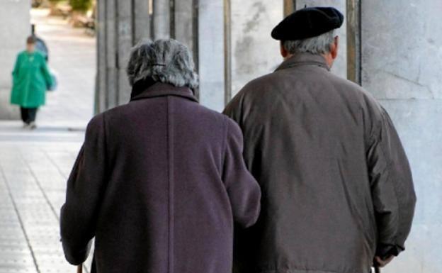 Protección Civil cuida de los mayores que viven solos en Adra