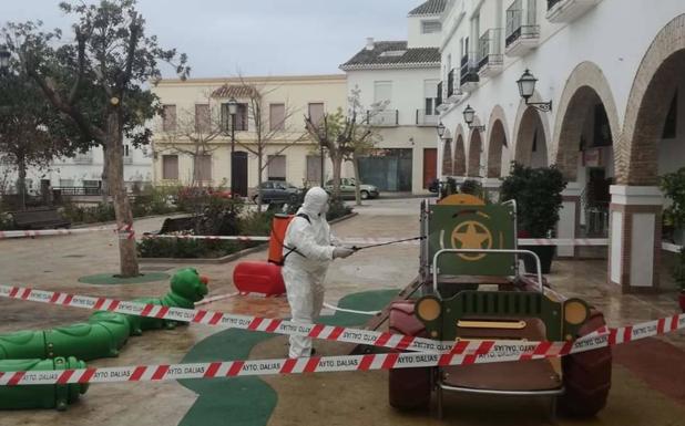 Dalías y Berja convocan a sus agricultores para desinfectar calles con maquinaria agrícola