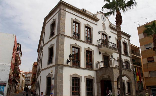 El Ayuntamiento de Adra atiende más de 300 consultas telemáticas diariamente