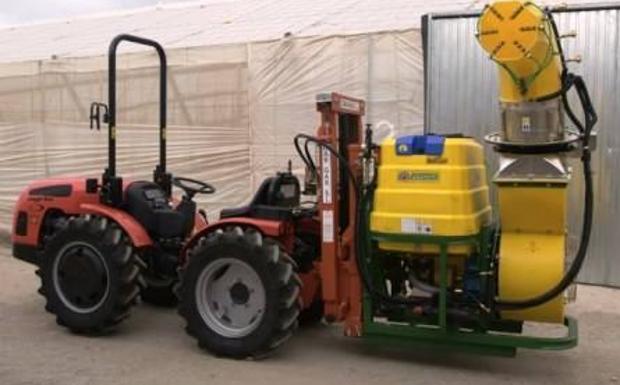 Adra convoca una «fumigación masiva» con agricultores