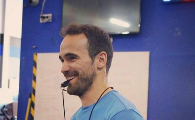Daniel Rivera imparte clases de yoga y entrenamiento funcional gratuitas hasta final de mes