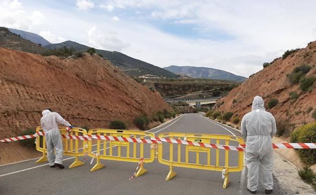 Laujar, Fondón y Fuente Victoria cortan sus accesos secundarios por carretera