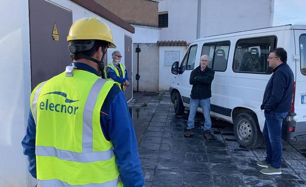 Berja mitiga los enganches ilegales con una nueva línea eléctrica