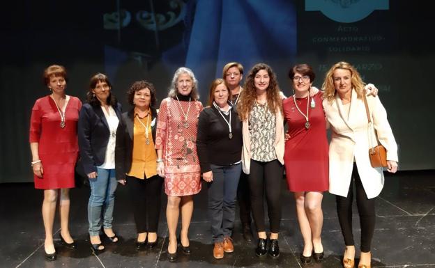 La Cofradía de la Verónica se ofrece a ayudar en las tareas a los niños y niñas de Berja