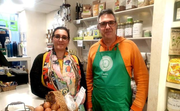 La única tienda 'eco' de la comarca está en Adra y atiende pedidos a domicilio