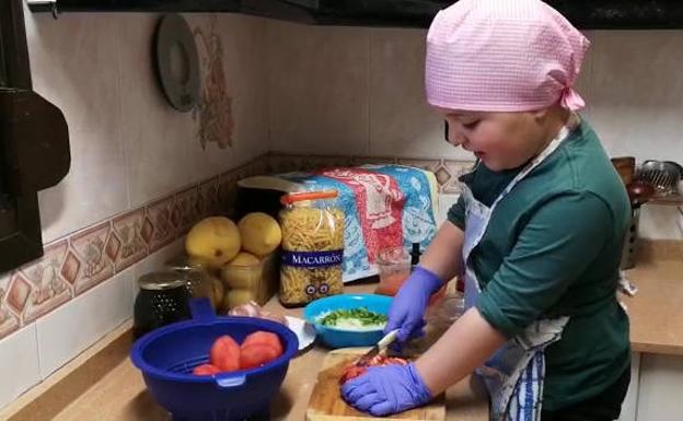 Berja reta a los niños a dar ejemplo como 'superhéroes'