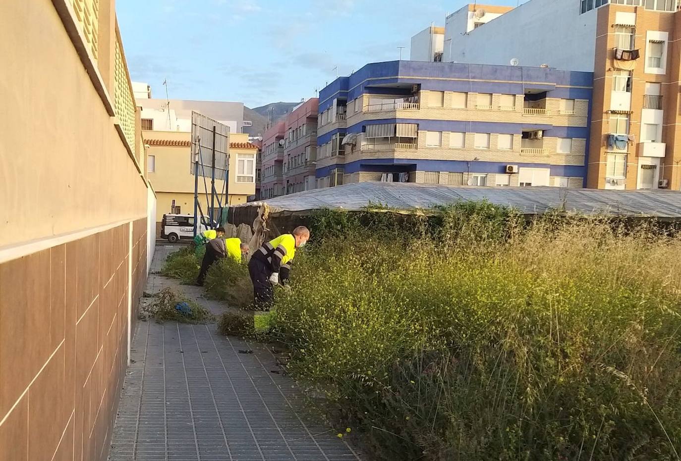 Adra reactiva las labores de mantenimiento con la totalidad de la plantilla