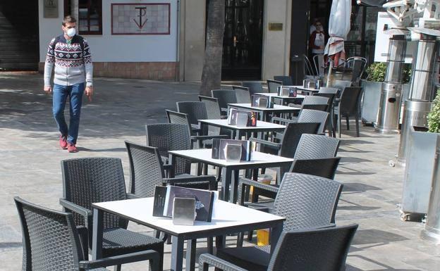 Adra autoriza la ampliación de terrazas y elimina la tasa de ocupación hasta octubre
