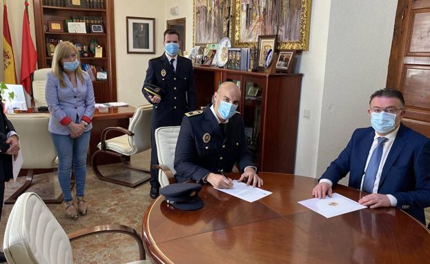Más de 20 agentes de policía velan por la seguridad en Berja