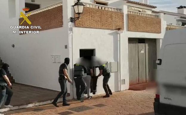 Se saltan el confinamiento para ir a Fondón para vigilar sus cultivos de marihuana y acaban detenidos