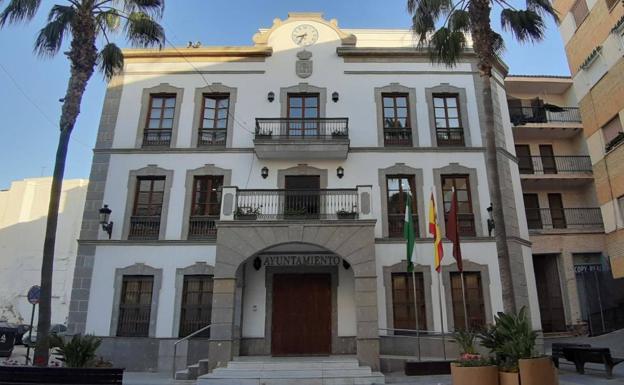 Adra liquida 450 facturas con un centenar de pymes y autónomos durante la crisis