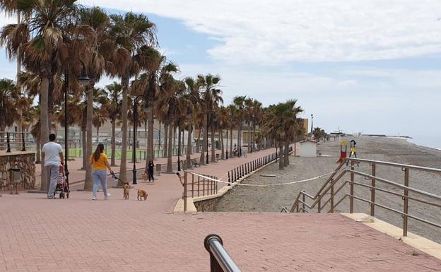Adra permite el acceso y el baño en sus playas a partir del lunes