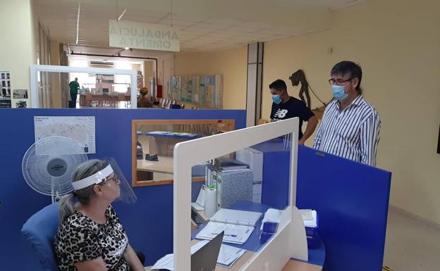 El Ayuntamiento de Adra abre sus puertas con cita previa