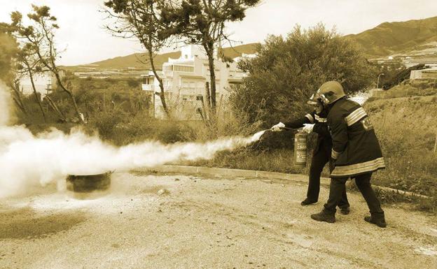 Una colilla mal apagada y una barbacoa, detrás de dos incendios registrados en Adra