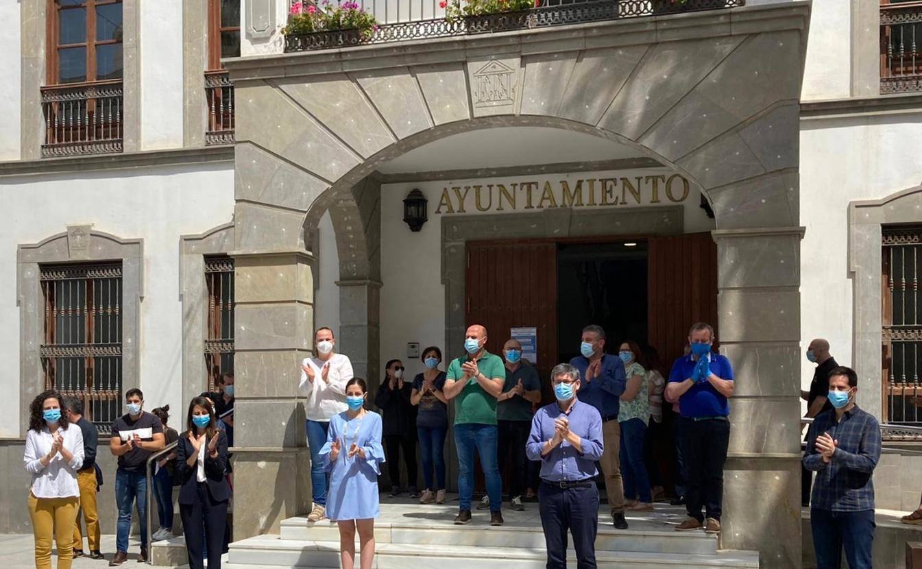 Adra y Berja guardan silencio por las víctimas de la Covid-19