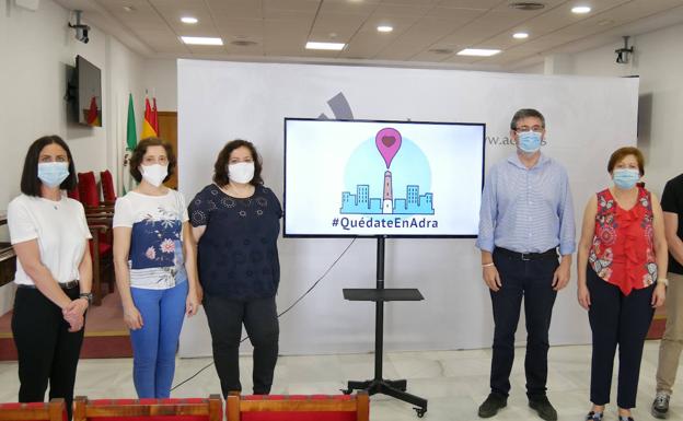 Adra invita a los vecinos a quedarse en sus bares y comercios para «seguir adelante»