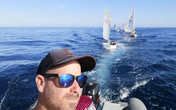 La Escuela de Vela de Adra vuelve a navegar