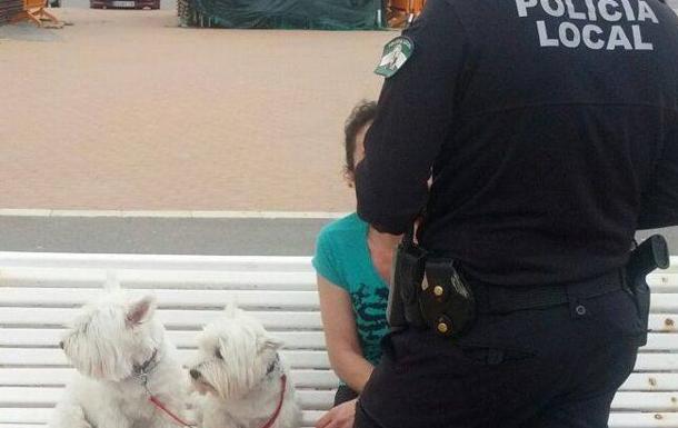 Adra obligará a sus vecinos a llevar agua con vinagre para limpiar el pipí de las mascotas