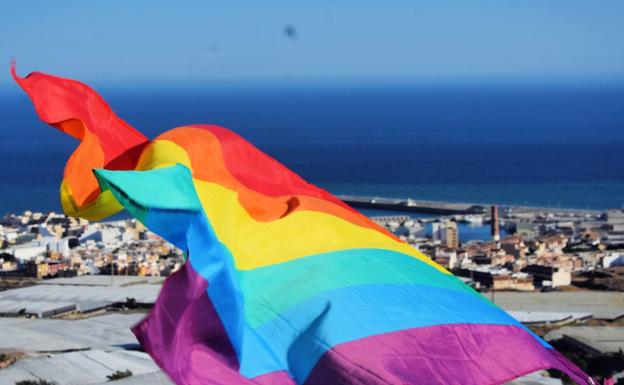 Juventudes Socialistas denuncia comentarios homófobos en Adra: «¡Qué vergüenza ir así por la calle!»