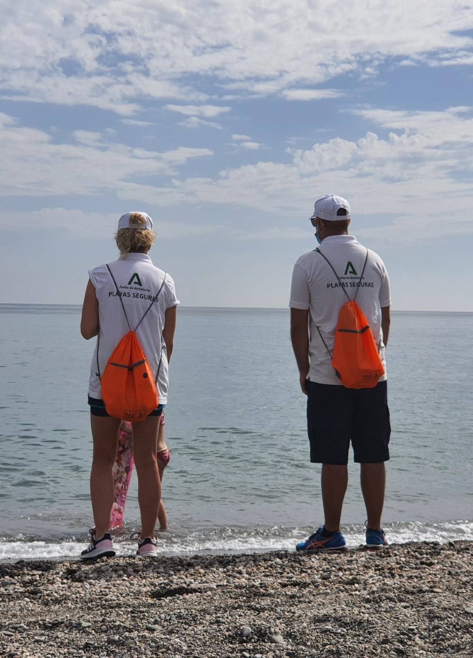 El PSOE tilda de «chapuza» la contratación de los 46 controladores de playas en Adra