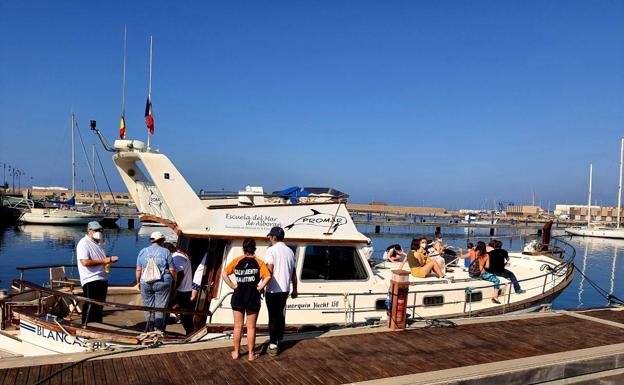 Promar invita a navegar en Adra en el Día de las Tortugas