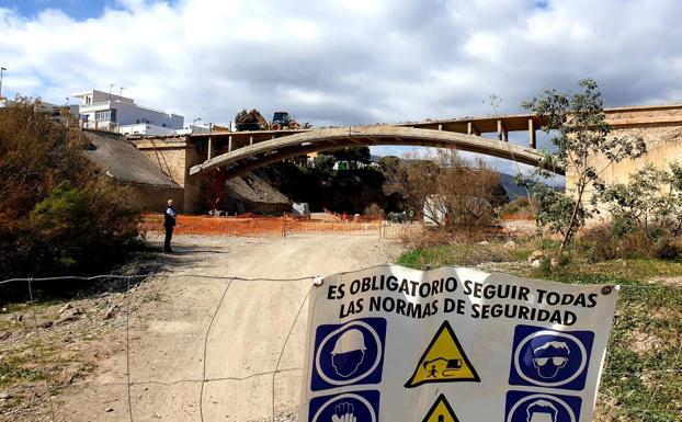 El PSOE aplaude la «rapidez» del Gobierno en las obras del puente de Puente del Río
