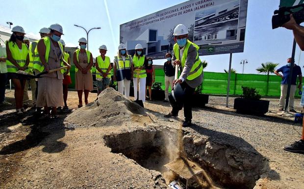 El Puerto de Adra inicia las obras para hacer del muelle deportivo una zona de ocio