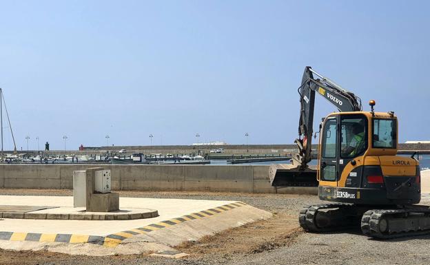 El PSOE critica las obras del Puerto: «No es momento de construir oficinas ni parkings»