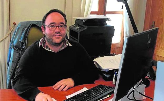 El juez absuelve al alcalde de Alcolea de los delitos que le imputaron en 2015