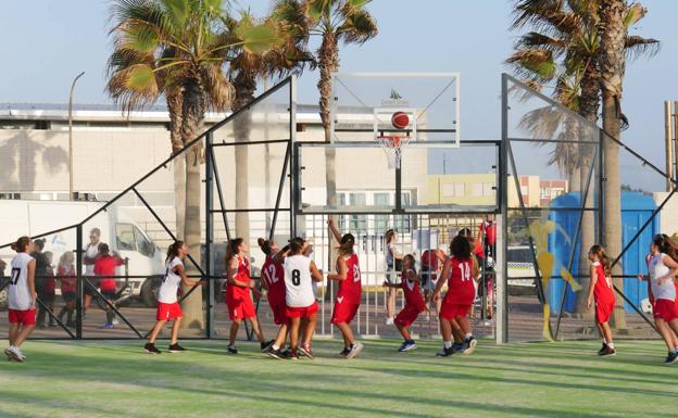 Deportes se compromete a habilitar espacios abiertos para practicar calistenia o 'parkour'