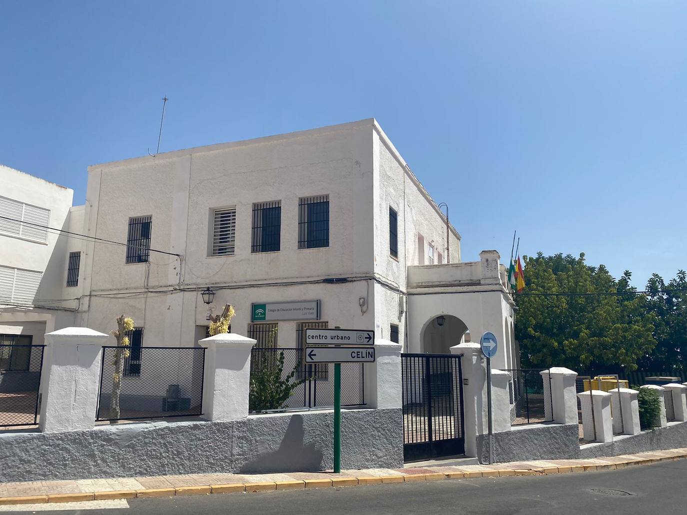 Dalías levanta la voz para exigir «menos escolares por aula y más profesores»