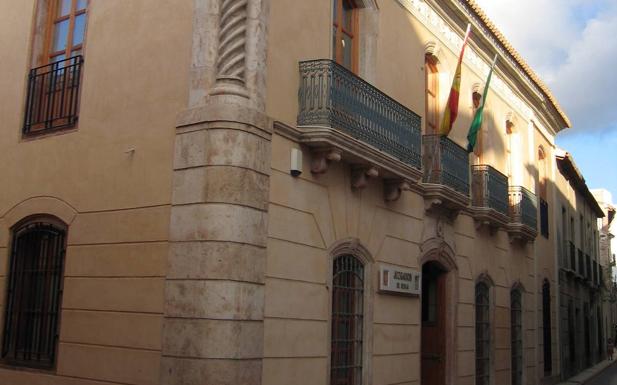 El PSOE se querella contra el alcalde de Adra por «esconder» información municipal