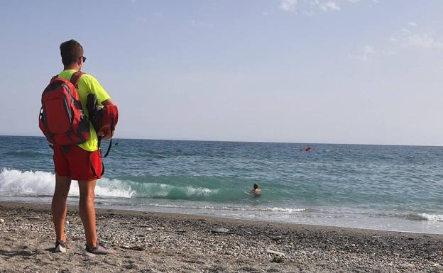 Adra presume de playas «tranquilas, seguras y poco masificadas» en un verano que llega a su fin