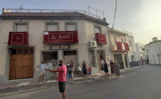 Dalías 'se rebela' y lanza cohetes en el día grande del Cristo de la Luz