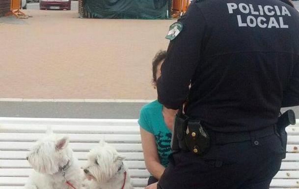 Llevar «bolsa y botella» durante el paseo de las mascotas, obligatorio a partir de mañana