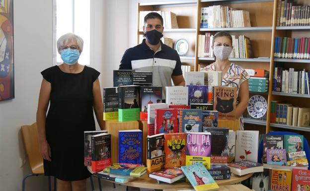 La Biblioteca Municipal de Adra amplía su catálogo con 400 libros nuevos